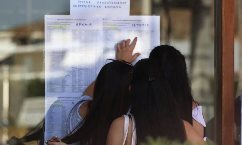 Πανελλήνιες 2021: Αναρτήθηκαν σε όλα τα ΓΕΛ και ΕΠΑΛ οι βαθμολογίες